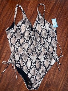 Pamela Stewart- Snake Print One-Piece Swimsuit - Beige